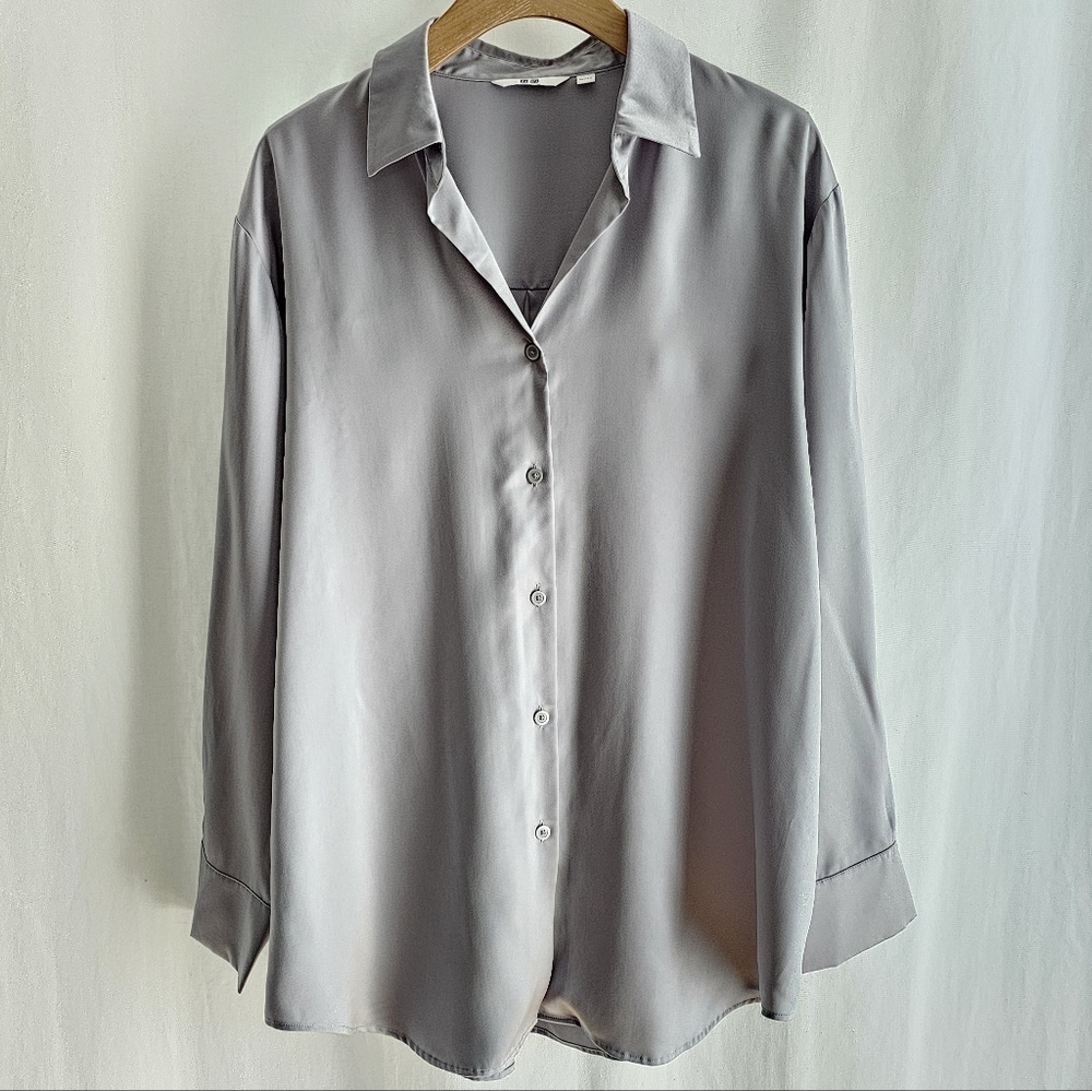 🇯🇵 Uniqlo Long Sleeve Grey Satin Button Blouse - Picture 6 of 16